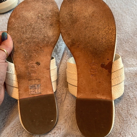 Tory Burch Amanda Flat Thongs  leather size 7 in grate shape With Box - Picture 3 of 9